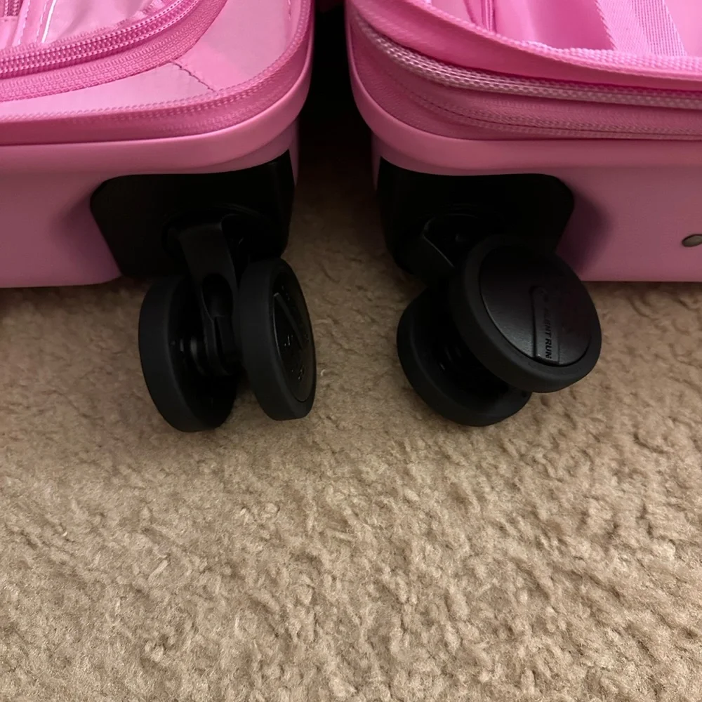 NWT BÉIS The Carry-On Roller in Berry + Luggage Cover - Picture 5 of 5